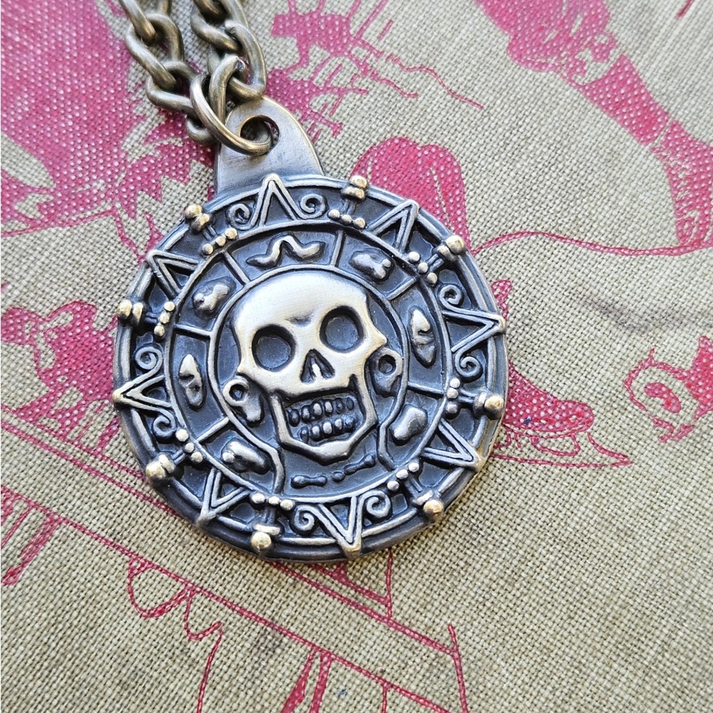 Disney Pirates of the Caribbean Aztec Gold Cursed Coin Skull Necklace Pendant